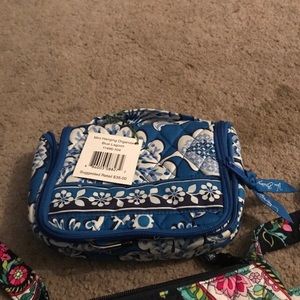 Vera Bradley Mini Organizer need gone make a offer